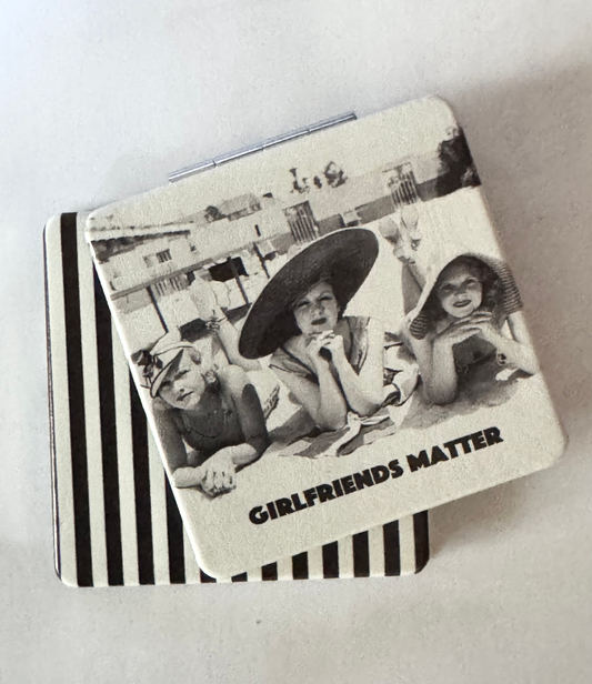 CMIR-HAT compact mirror Girlfriends matter 3 girls in hats